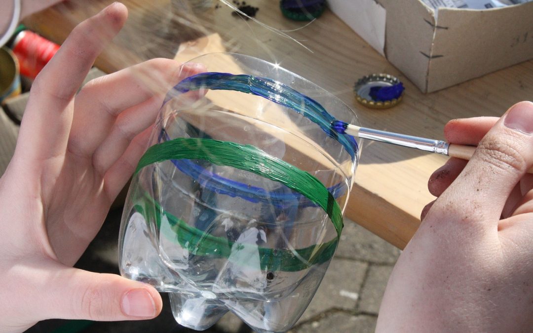 Recycler des bouteilles en plastique pour faire sa décoration