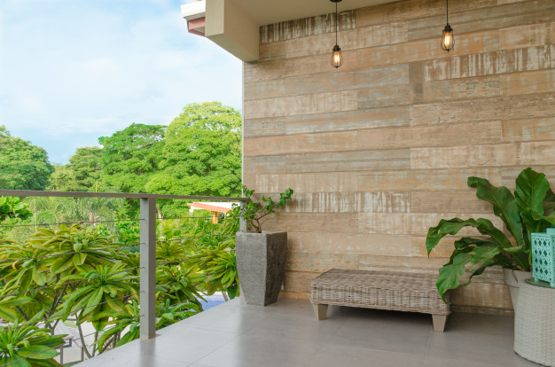 Conseils pour bien entretenir votre terrasse en carrelage