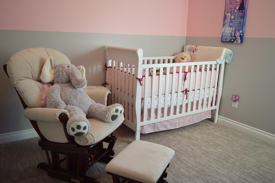 Comment décorer une chambre de bébé ?