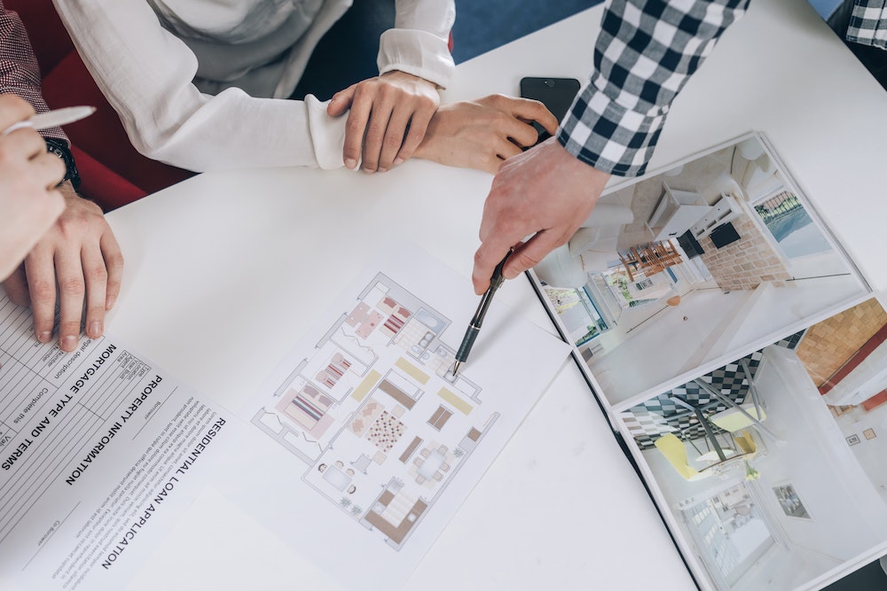 Agence immobilière à frais fixe ou agence classique : quelle option choisir ?