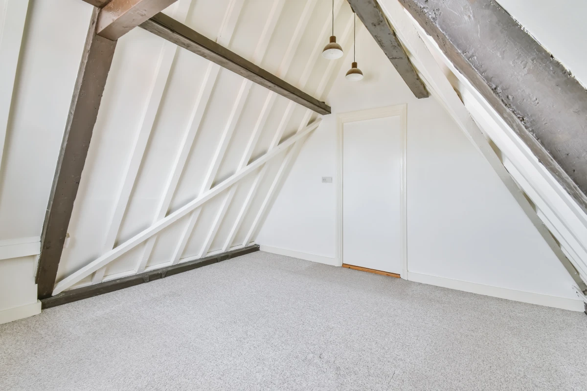 Transformez votre grenier en espace de vie : Le guide ultime pour maximiser votre surface habitable